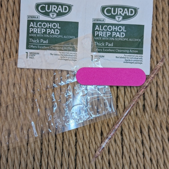 Press-On Toe Nails with application kit - Picture 3 of 3